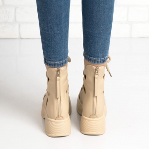 Дамски пролетно-летни боти в бежово