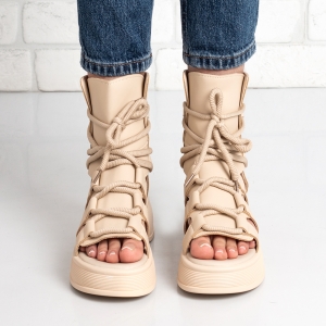 Дамски пролетно-летни боти в бежово