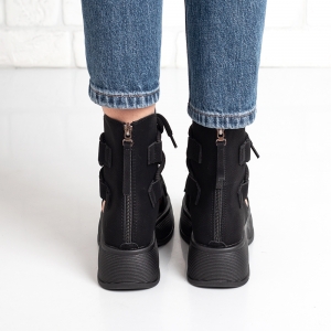 Дамски пролетно-летни боти в черно