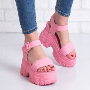 Дамски сандали на платформа в розово