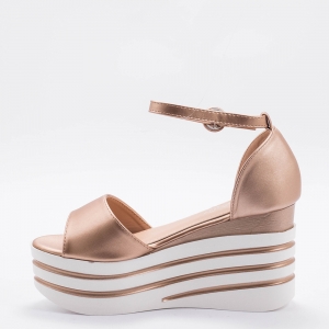 Дамски сандали на платформа в розово злато