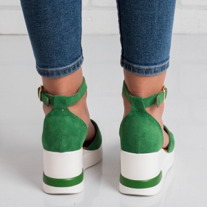 Дамски сандали на платформа в зелено