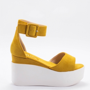 Дамски сандали на платформа в жълто