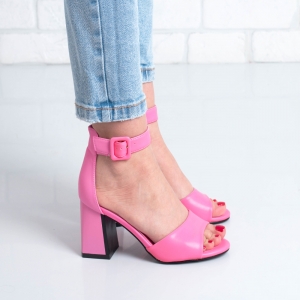 Дамски сандали на ток в розово