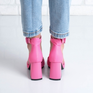 Дамски сандали на ток в розово