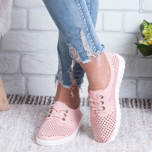 Дамски спортни обувки в розово